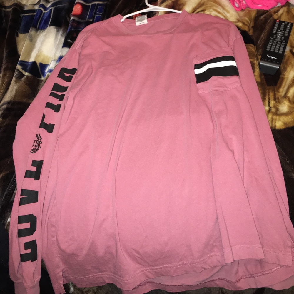 Long sleeve VS pink tee